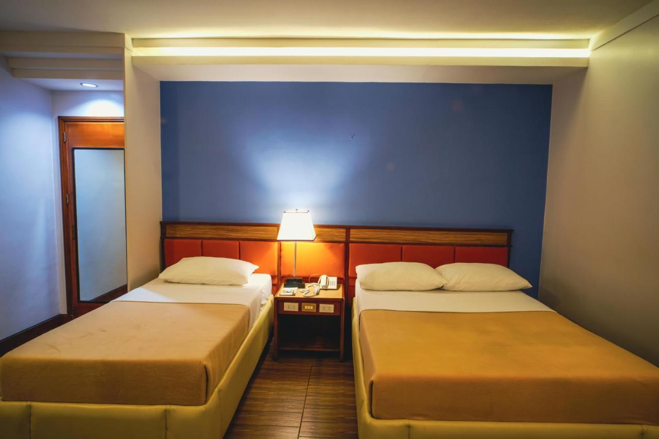 Hotel Valencia Bagian luar foto
