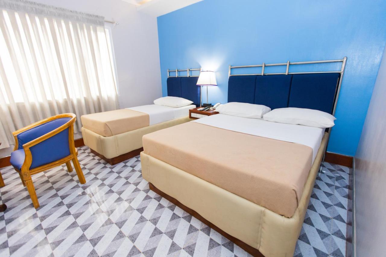 Hotel Valencia Bagian luar foto